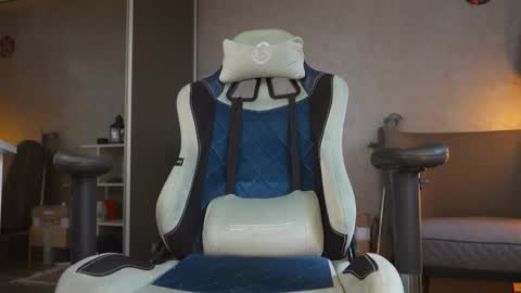 Snapshot of aalexxxxxx chatting on October 11, 7:57 am Alex online show from October 11, 7:57 am