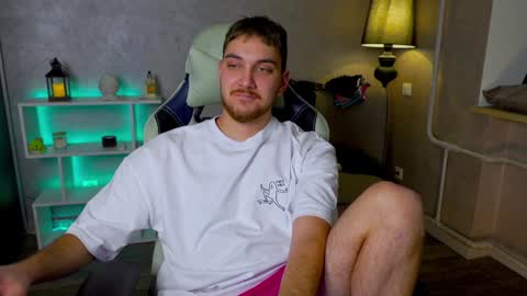 Snapshot of aalexxxxxx chatting on December 14, 8:13 am Alex online show from December 14, 8:13 am