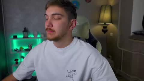 Snapshot of aalexxxxxx chatting on February 9, 6:33 am Alex online show from February 9, 6:33 am