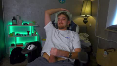 Snapshot of aalexxxxxx chatting on February 2, 8:02 am Alex online show from February 2, 8:02 am