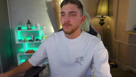 Snapshot of aalexxxxxx chatting on February 27, 5:18 am Alex online show from February 27, 5:18 am