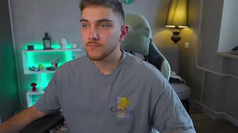 Snapshot of aalexxxxxx chatting on February 19, 10:56 am Alex online show from February 19, 10:56 am