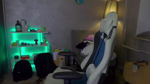 Snapshot of aalexxxxxx chatting on February 2, 4:59 am Alex online show from February 2, 4:59 am