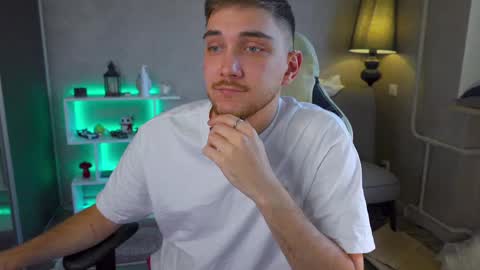 Snapshot of aalexxxxxx chatting on February 17, 11:13 am Alex online show from February 17, 11:13 am