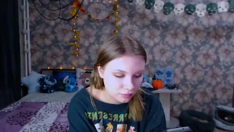 Alice online show from October 28, 7:59 pm