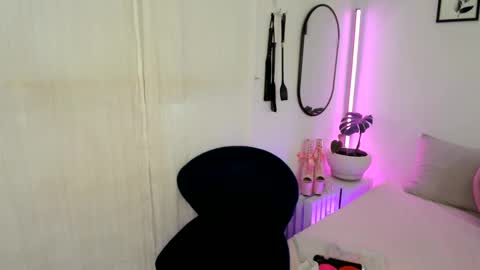 Snapshot of aaliyahlayla chatting on February 11, 2:03 am Aaliyahlayla online show from February 11, 2:03 am