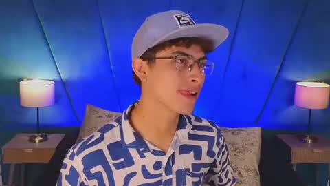 Aaron Ezequiel online show from July 29, 1:44 pm