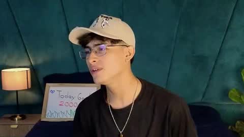 Aaron Ezequiel online show from December 3, 10:32 pm