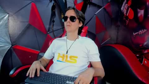 Aaron online show from December 13, 11:55 pm