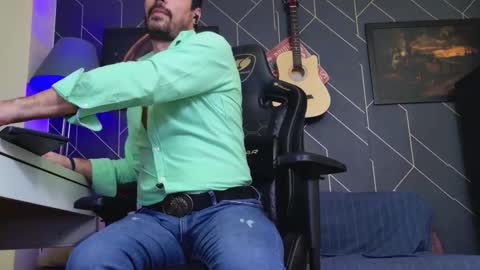 Aaron online show from November 29, 6:32 am