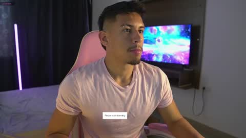 AARON  online show from May 4, 8:15 pm