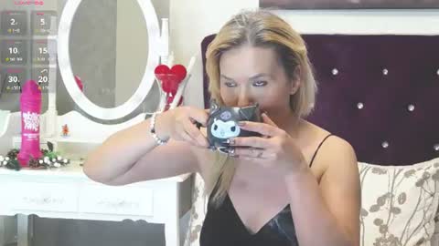 Abbey online show from June 28, 7:32 pm