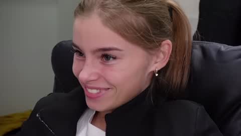 ABBY LAKER online show from January 7, 8:42 pm