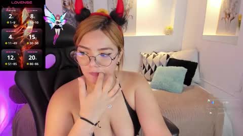 Abby  online show from October 31, 9:04 pm