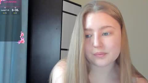 Snapshot of abbywyte chatting on March 2, 1:27 pm Abby    Stream at Sat  Sun  Mon  Fri online show from March 2, 1:27 pm