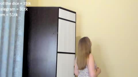 Snapshot of abbywyte chatting on February 2, 4:32 pm Abby    Stream at Sat  Sun  Mon  Fri online show from February 2, 4:32 pm