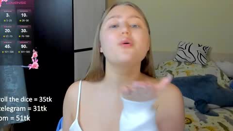 Snapshot of abbywyte chatting on February 23, 3:40 pm Abby    Stream at Sat  Sun  Mon  Fri online show from February 23, 3:40 pm