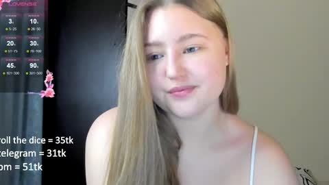 Snapshot of abbywyte chatting on February 14, 3:15 pm Abby    Stream at Sat  Sun  Mon  Fri online show from February 14, 3:15 pm