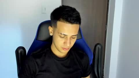 Independence model AbelAsburgo online show from February 15, 6:55 am