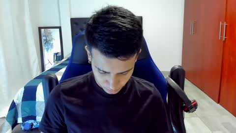 Independence model AbelAsburgo online show from February 21, 3:45 am