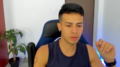 Independence model AbelAsburgo online show from October 13, 7:38 pm