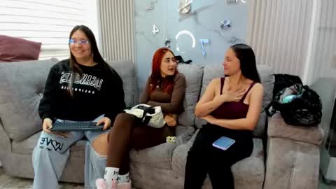 abella_as_ online show from March 16, 1:15 pm