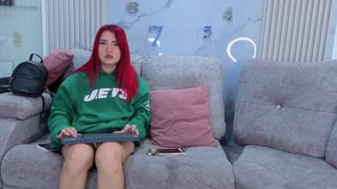 abella_as_ online show from April 21, 1:18 pm