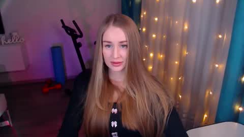 Snapshot of abigail_flex chatting on January 21, 5:51 pm Anna online show from January 21, 5:51 pm