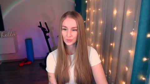 Snapshot of abigail_flex chatting on February 17, 6:39 pm Anna online show from February 17, 6:39 pm
