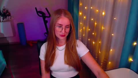 Snapshot of abigail_flex chatting on December 1, 6:43 pm Anna online show from December 1, 6:43 pm