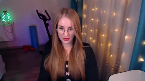 Snapshot of abigail_flex chatting on December 6, 7:06 pm Anna online show from December 6, 7:06 pm