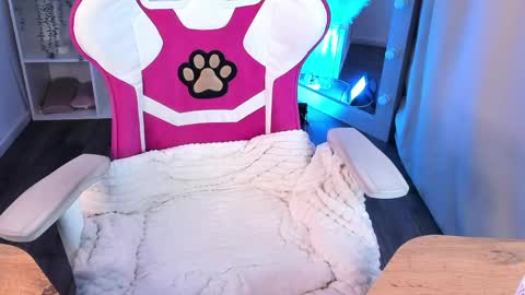 Lily online show from April 23, 5:36 pm