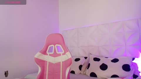 Abril  online show from October 6, 12:01 pm