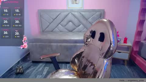 abril_ch_ online show from November 13, 11:13 am