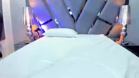 Snapshot of abril_monroe_ chatting on September 25, 4:19 am abril_monroe_ online show from September 25, 4:19 am