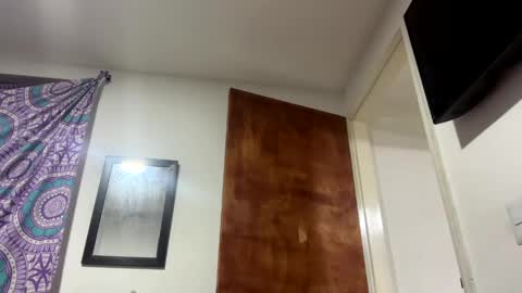 abrilsantosxo online show from May 11, 12:50 am