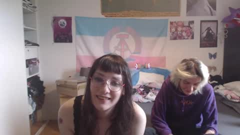 absintiliak online show from May 18, 5:19 pm