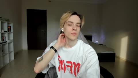 abslut online show from May 5, 1:17 pm