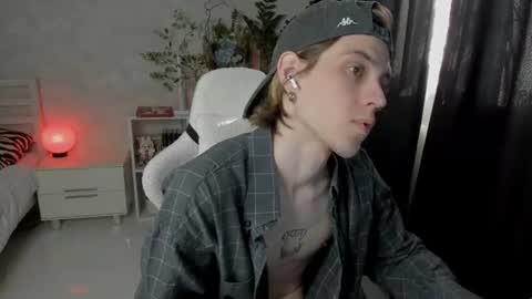 abslut online show from July 23, 1:52 pm