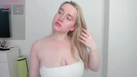 Anna FANSLY yesacid online show from April 21, 8:38 pm