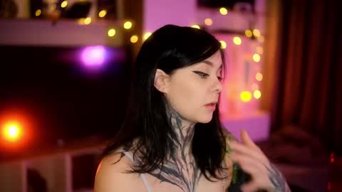 Snapshot of acid_pie chatting on February 15, 3:31 am acid_pie online show from February 15, 3:31 am