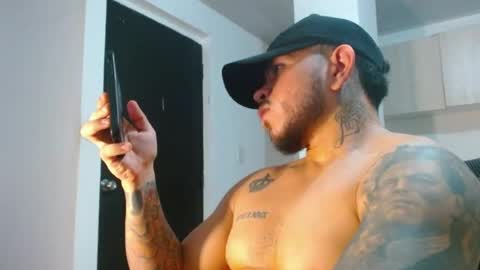 adam shilder7 online show from April 21, 1:09 am