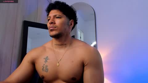 adambrocs1 online show from April 18, 7:07 pm