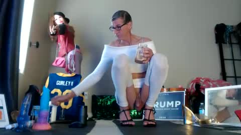 Snapshot of adamseve777 chatting on December 22, 6:48 pm TaylorSexbot online show from December 22, 6:48 pm