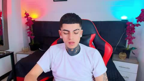 AdamsWalkerr  online show from April 19, 1:12 pm