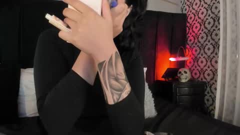 Ade  online show from January 10, 8:25 pm