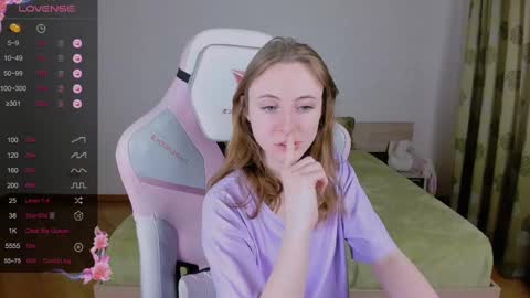 Snapshot of adelina_cowell chatting on March 10, 9:45 am Adelina online show from March 10, 9:45 am