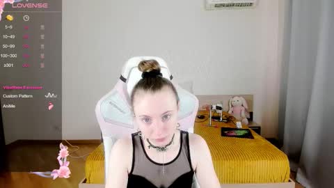 Snapshot of adelina_cowell chatting on September 19, 11:36 am Adelina online show from September 19, 11:36 am