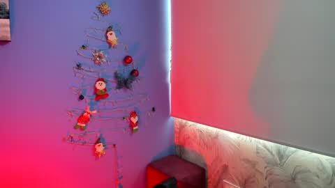 Adelle online show from December 24, 2:33 pm