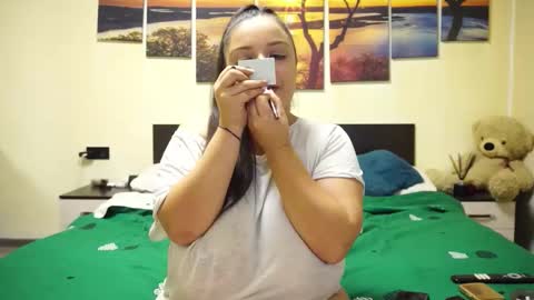 Adellineee online show from November 29, 12:40 am